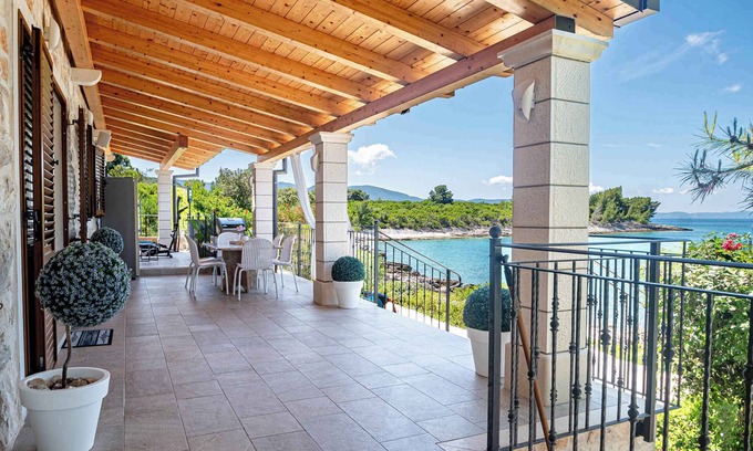 Loviste Villa | Villa near the sea