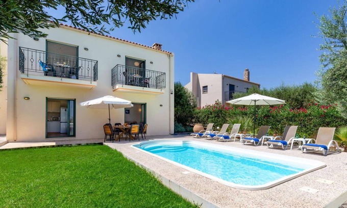 Old Hersonissos Villa | Villa Nefeli Green by Villa Plus