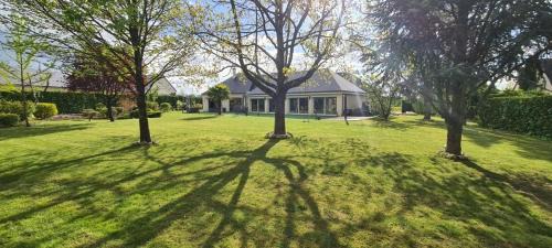 Saint-Cyr-sur-Loire Villa | Villa Neves