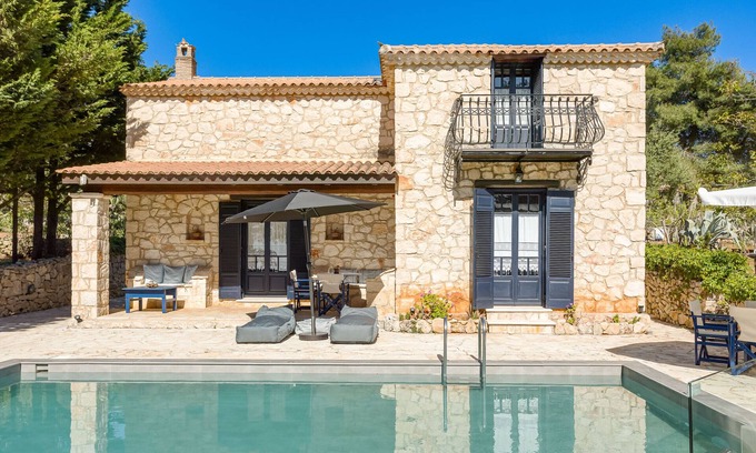 Agia Marina Villa | Villa Niovi Aresti with private pool