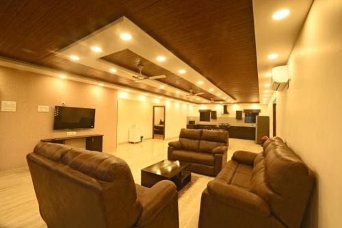 Hyderabad Apartment | Villa NirvanaPool4BHKPatioLawnACParty Villa