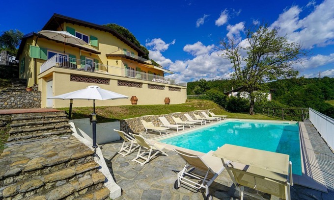 Castelnuovo Magra Villa | Villa Nocturno - Five Bedroom Villa, Sleeps 10