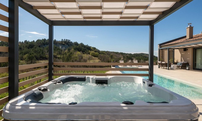 Hum Villa | Villa Noeli with Swimming Pool