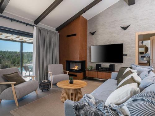Hum Villa | Villa Noeli with Swimming Pool