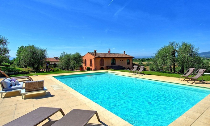 Pozzale Villa | Villa Nora - Holiday Villa Rental with swimming pool near Florence