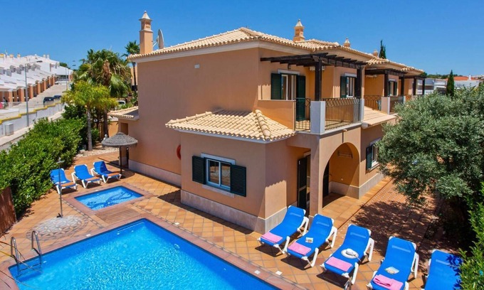 Vale de Parra Villa | Villa Norcas Grande, private, central, heated pool