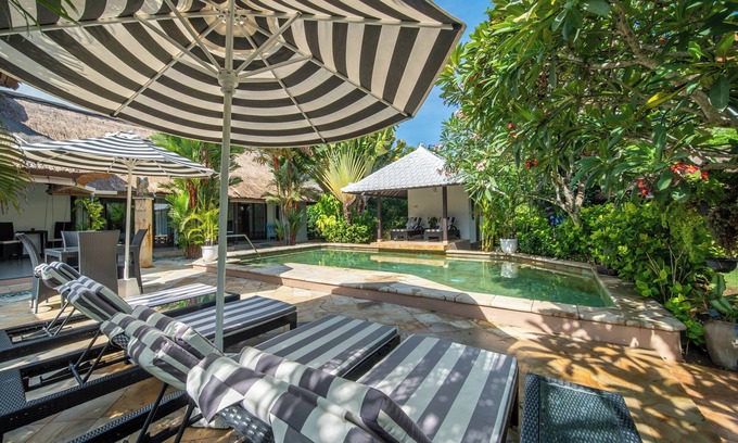 North Legian Villa | Villa NyumpenenStunning 4BR 1600M2 Garden Oasis