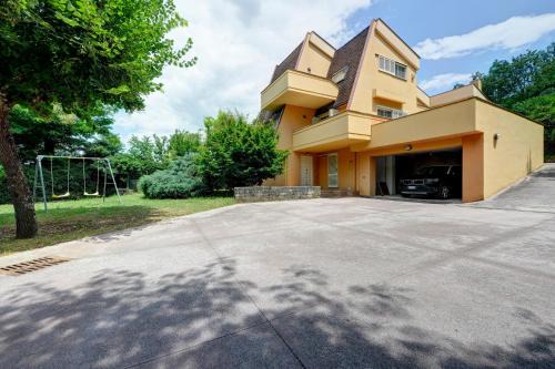 Arce Villa | Villa Oasi