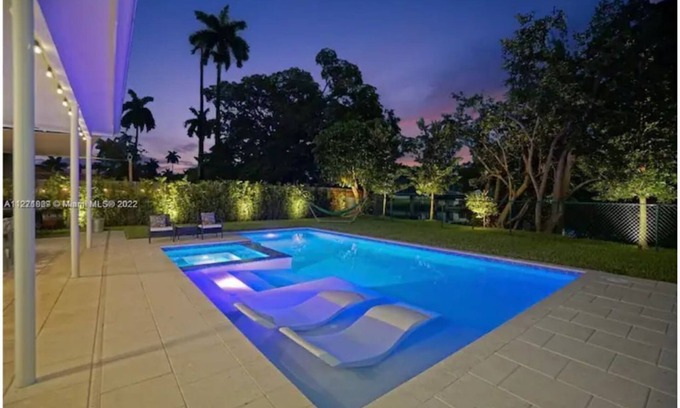 West Little River Villa | Villa Oasis Retreat Pool