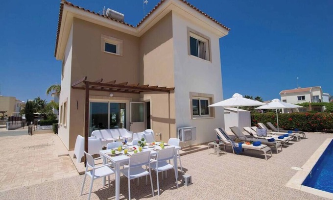Sotira Villa | Villa Oceania 21 is located away from the hustle and bustle of nearby Ayia Napa