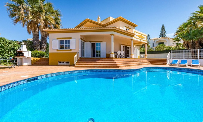 Gale Villa | Villa Ocre, with 4 bedrooms & just 500 mts from Gale beach