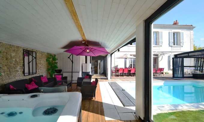 Angoulins Villa | Villa of character of 200 sq.m, close to sea, shops, heated pool & private spa