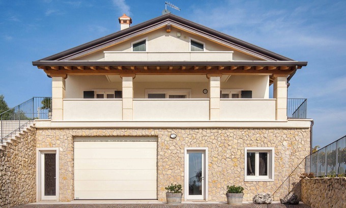 San Pietro in Cariano Villa | Villa Oleandri-APT main house