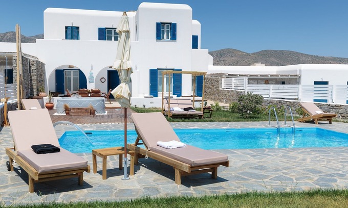 Piso Livadi House | Villa Olena: 2 villas 10pax 2 pools+outdoor Jacuzzi Punda Beach Paros