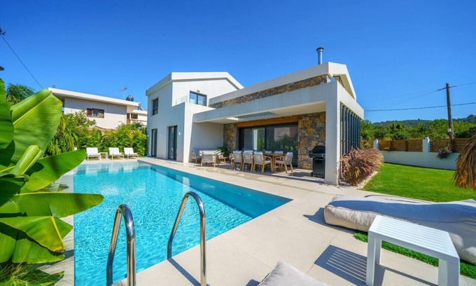Alikianos House | Villa Olira ✩ Private Pool ✩ Modern Design