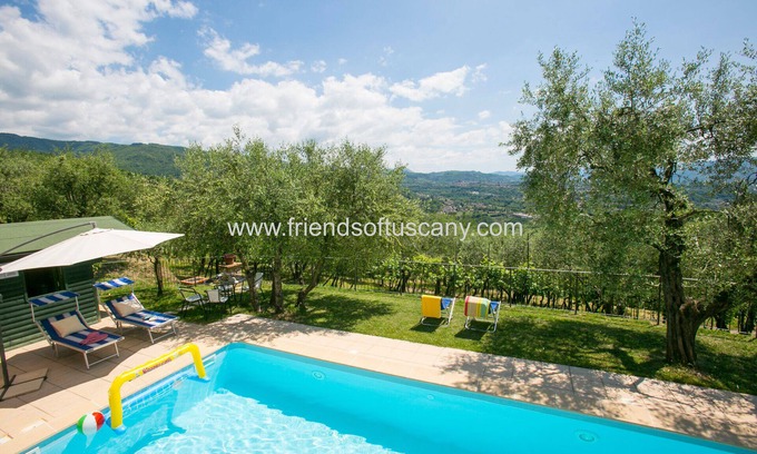 Mologno Villa | Villa Oliva, Tuscany villa with pool, large private garden, walk to restaurant.