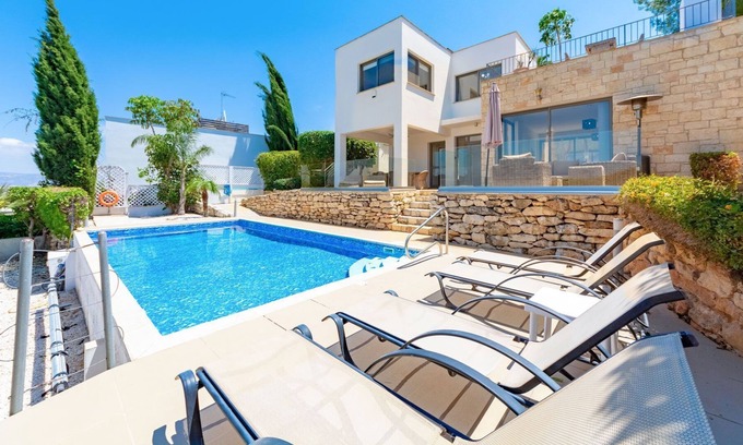Latchi Cottage | Villa Olivia - a villa that sleeps 6 guests in 3 bedrooms