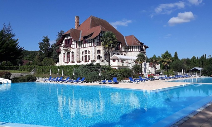 Daumazan-sur-Arize House | Villa on estate with 2 swimming pools