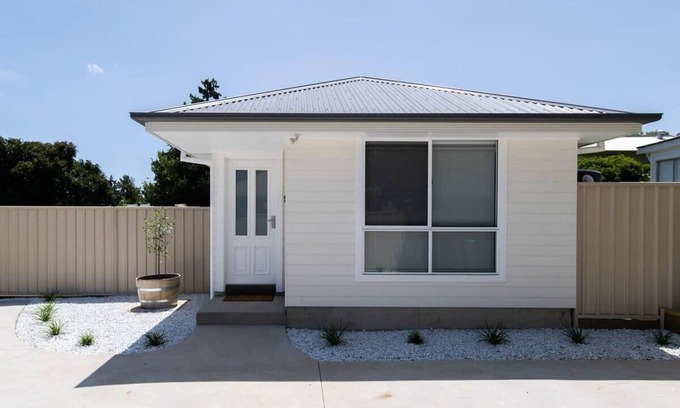 Bletchington House | Villa on Matthews - Modern & Cosy, Escape for 2