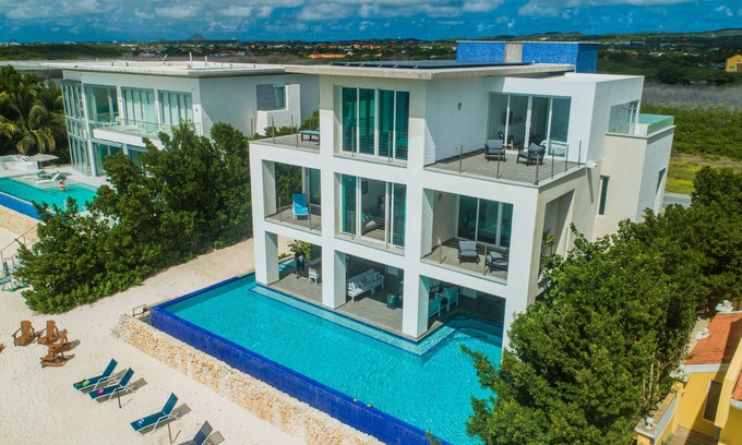 Savaneta House | Villa on the beach: 5 ocean front suites and 2 bunk rooms