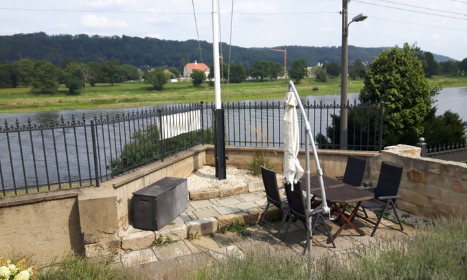 Laubegast House | Villa on the Elbe, large terrace with a view of the Elbe, separate entrance, free WiFi