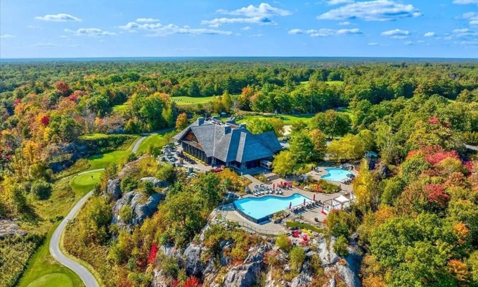 Gravenhurst Villa | Villa On The Green - Muskoka Bay Resort, Ranked Ontario's #1 Golf Course