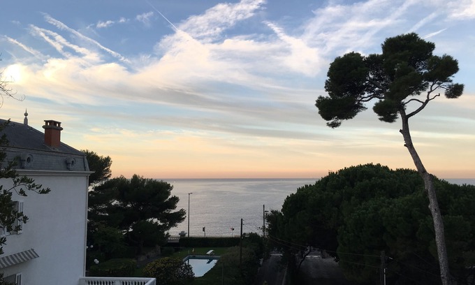 Bompard House | Villa on the Sea, Kennedy ledge