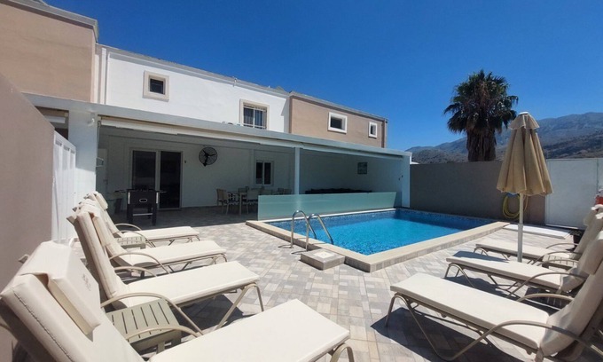 Georgioupolis Villa | Villa Oniro- Less than 5-Min Walk to Kalivaki Beach with private pool