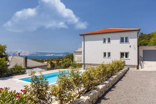 Povile Villa | Villa Opera