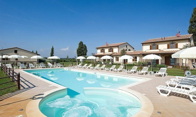 Cannara House | Villa Ornata B: A characteristic and welcoming apartment surrounded by the greenery, with Free WI-FI.
