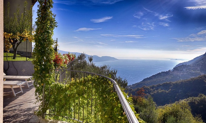 Gardola Apartment | Villa Ornella - Belvedere Theater Home, in the historic centre with marvellous lake view