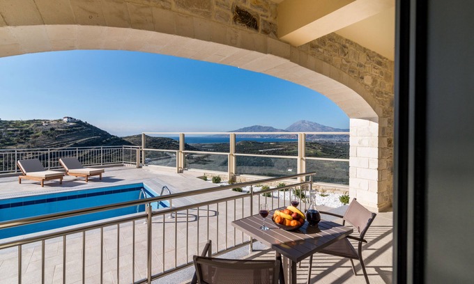 Kamilari Villa | Villa Ovgoro, 3-level building with swimming pool and floor heating.