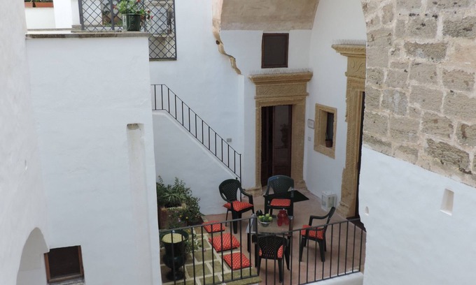 Parabita Apartment | Villa Palazzo del Diavolo:Il Patio e le Terrazze,WiFi,AC,TouristPersonalAdvisor