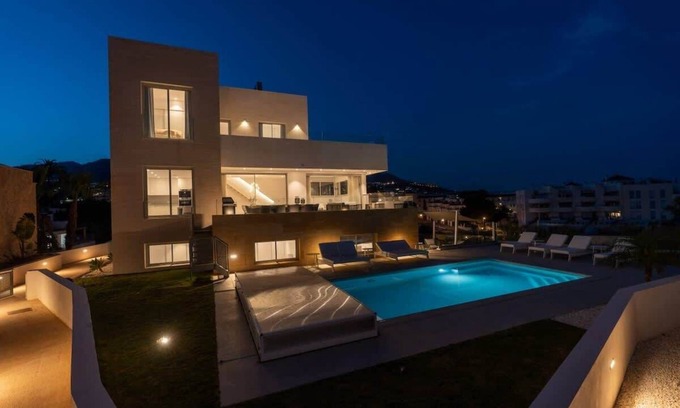 Torreblanca Villa | Villa Palm Beach, 5 bedroom villa with sea views and private pool