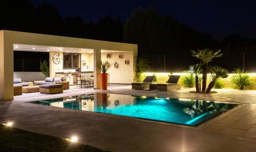 L'Isle-sur-la-Sorgue Villa | VILLA PALMA & SPA