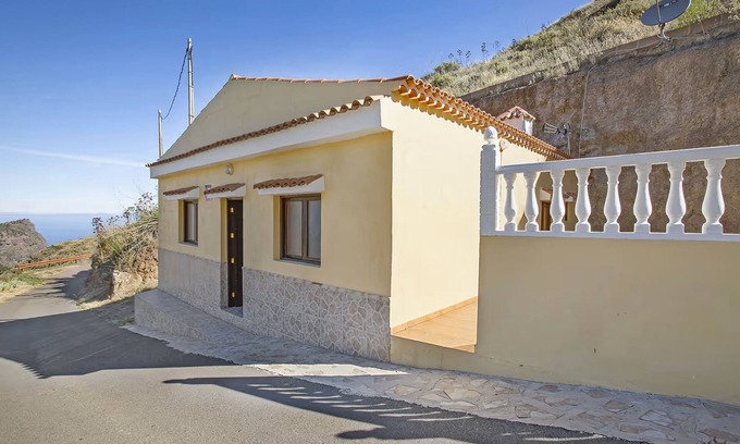 Galdar Villa | Villa Palomino - Sleeps 4 - Parking - Pet Friendly