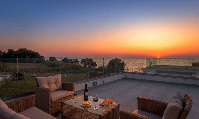 Theologos Villa | Villa Panaxia Akte - Two Bedroom Villa, Sleeps 4
