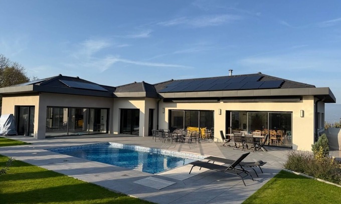 La Roche-sur-Foron Villa | Villa "Panorama" with pool and indoor spa