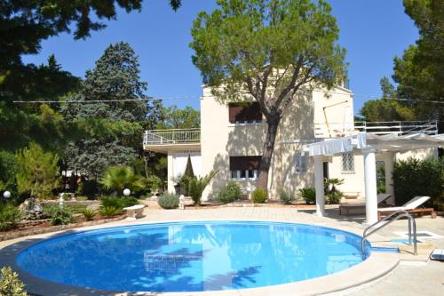 Selva di Fasano Villa | Villa panoramica con piscina