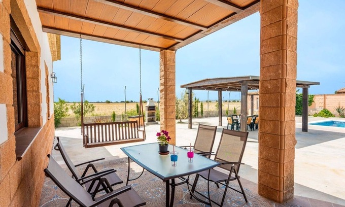 La Lantejuela Villa | Villa Paquita Lantejuela by Ruralidays