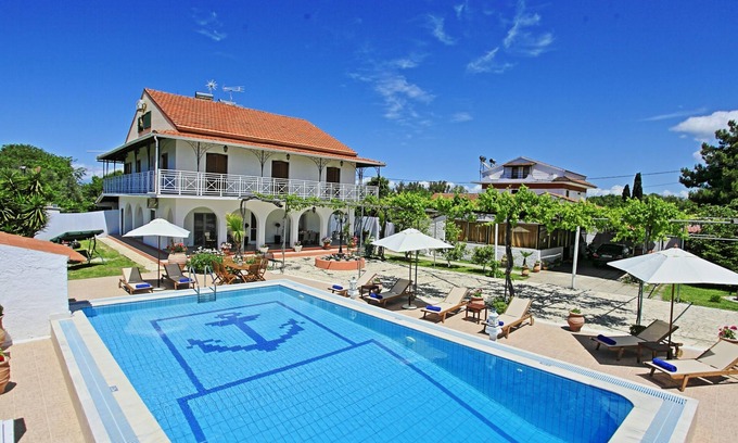 Roda Villa | Villa Paradiso: Large, modern villa, private pool close to beach