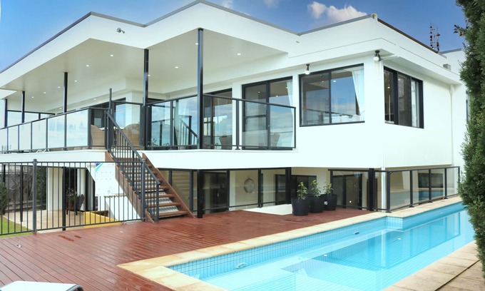 Tura Beach Cabin | Villa Paradiso - Pool and Beach Front