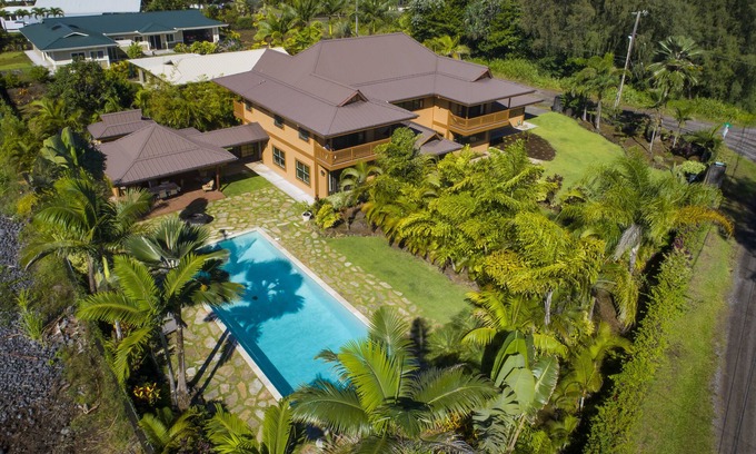 Keaau Villa | Villa Paraiso - Huge Pool with Hot Tub, for up to 12 people