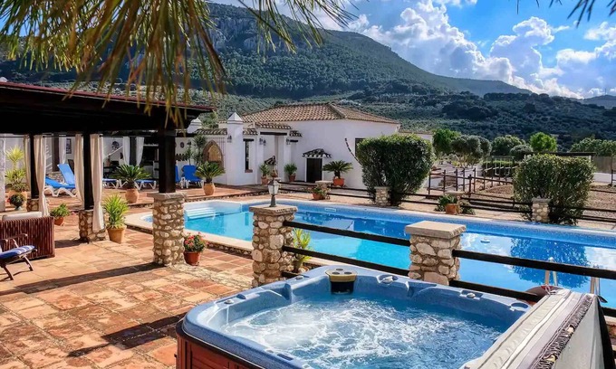 Villanueva del Trabuco Villa | Villa 'Pasa Fina, Luxury Holiday Retreat' with Mountain View, Shared Pool and Wi-Fi