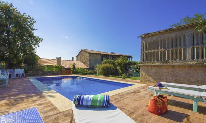 Cerdedo Villa | Villa Pelayo - Six Bedroom Villa, Sleeps 16