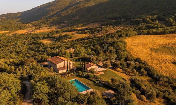 Montelaguardia Villa | Villa Penelope - Private villa with heated pool