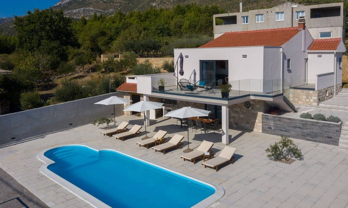 Kastel Sucurac Villa | Villa Petra Divine with Heated Pool