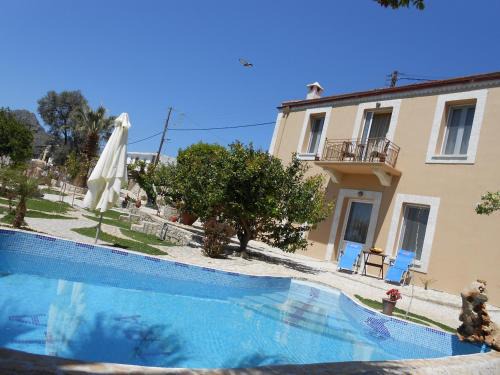 Kalochorafitis Villa | Villa Petra with heated pool