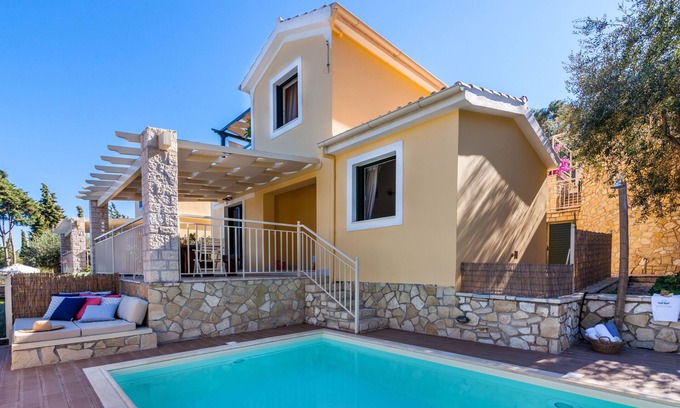 Rantatika Villa | Villa Petra with Private Pool