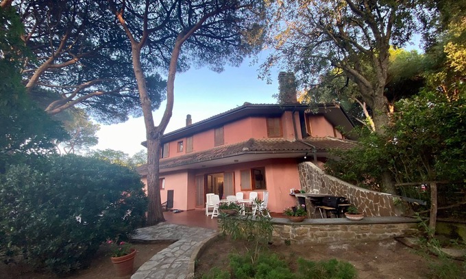 Punta Ala House | Villa Picci in pine forest 5 minutes by bike from the sea, 15 minutes on foot